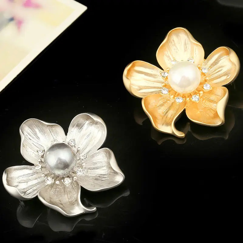 Flower Brooch with Pearl & Crystals Matte Silver