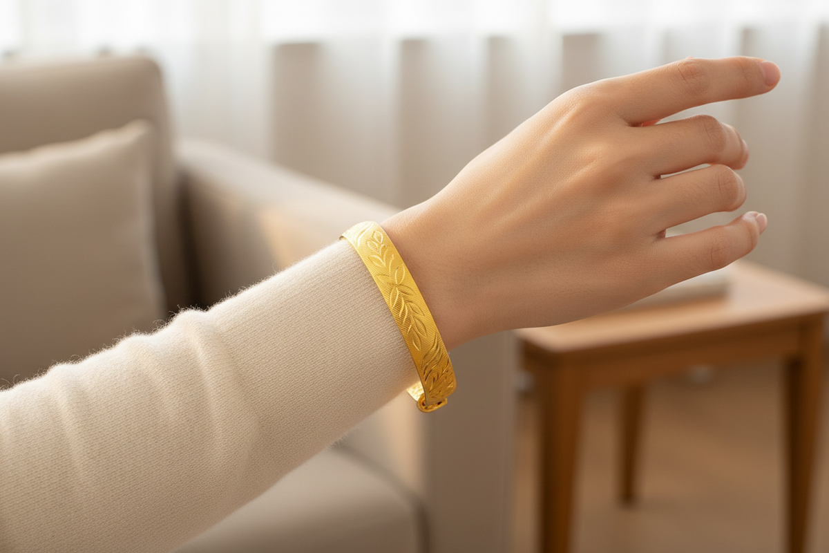 Bracelet lifestyle render